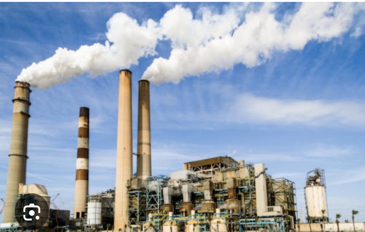 CIERRA UNA EMPRESA POR HORA CASI 400 PERSONAS PIERDEN SU TRABAJO POR DIA