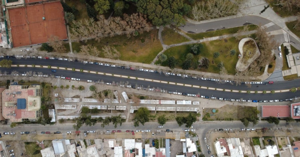El polo gastronómico del Parque de Mayo tensiona la reubicación de más de 200 feriantes