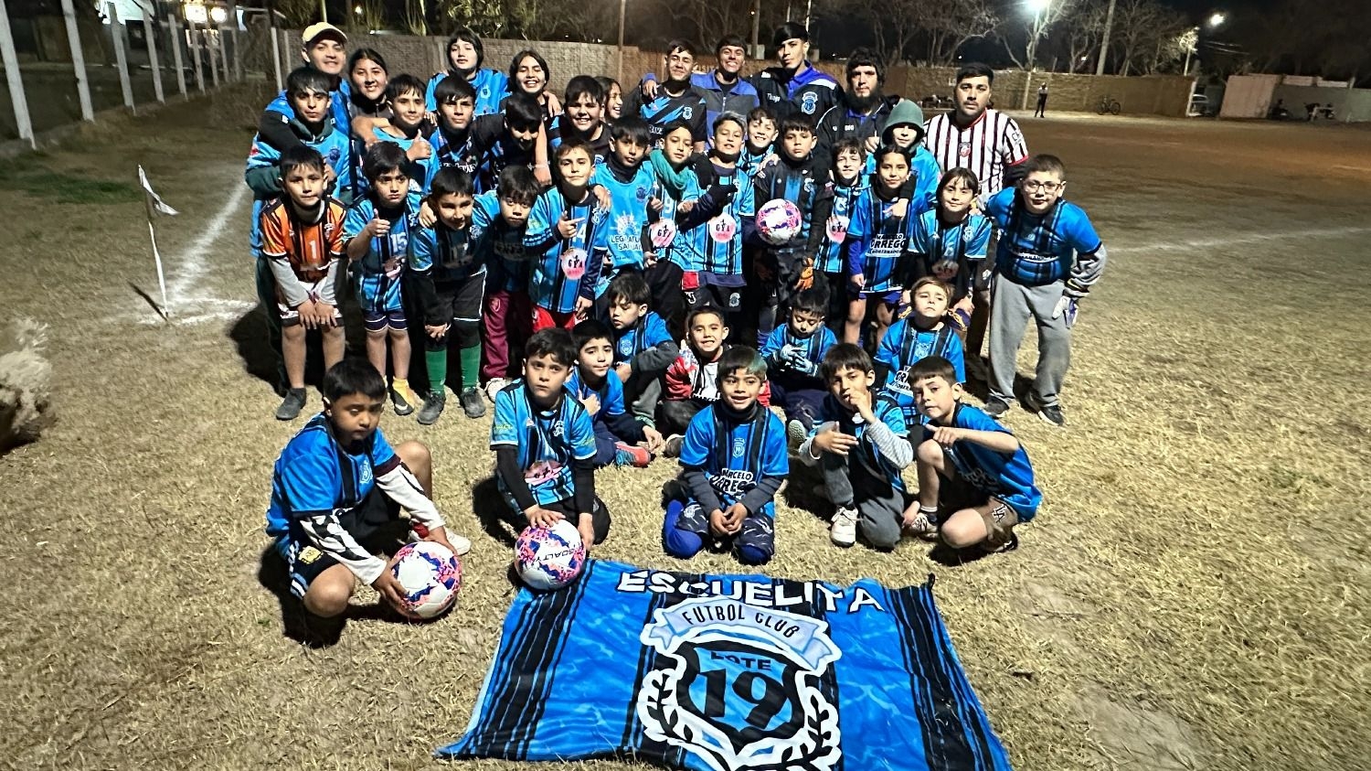 Lote 19 convirtió una cancha barrial en un espacio de deporte, merienda y contención