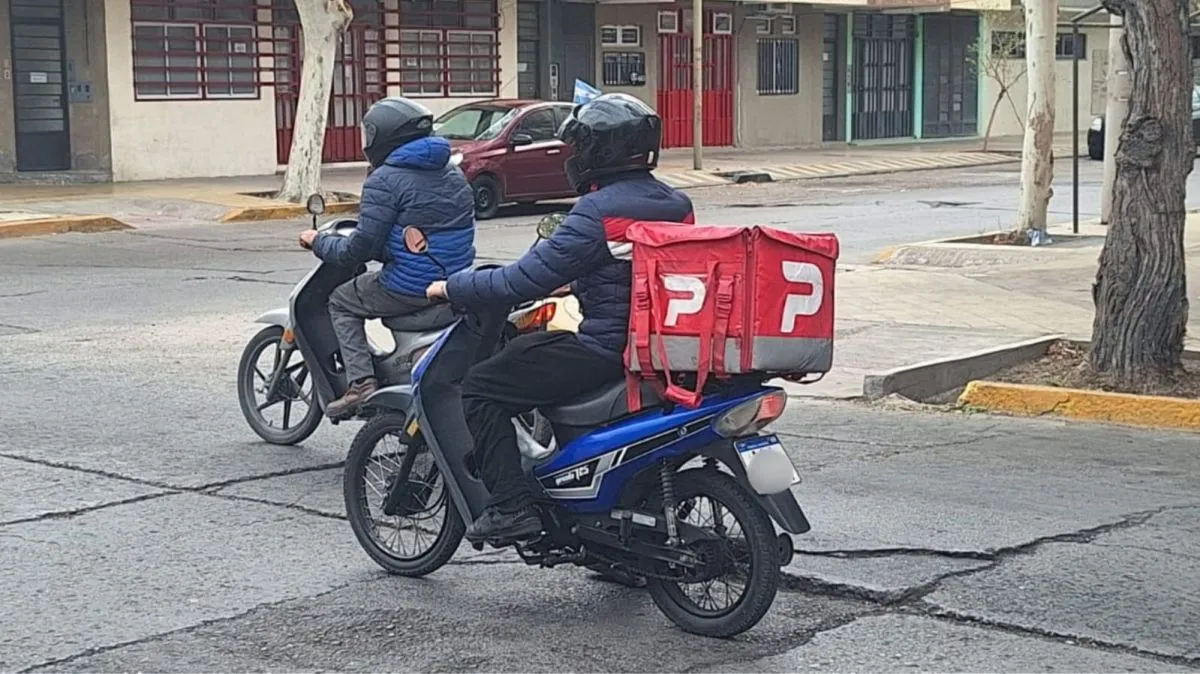 Un fallo sanjuanino reconoció como empleado a un delivery y condenó a las empresas